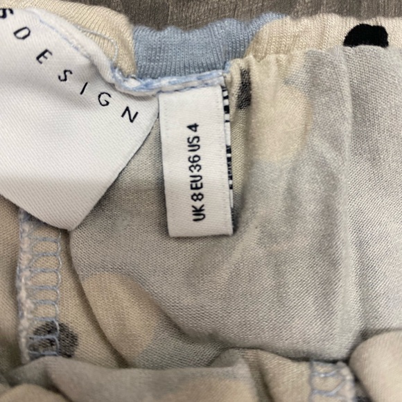 ASOS Designs white and blue flowered skort - Picture 4 of 4